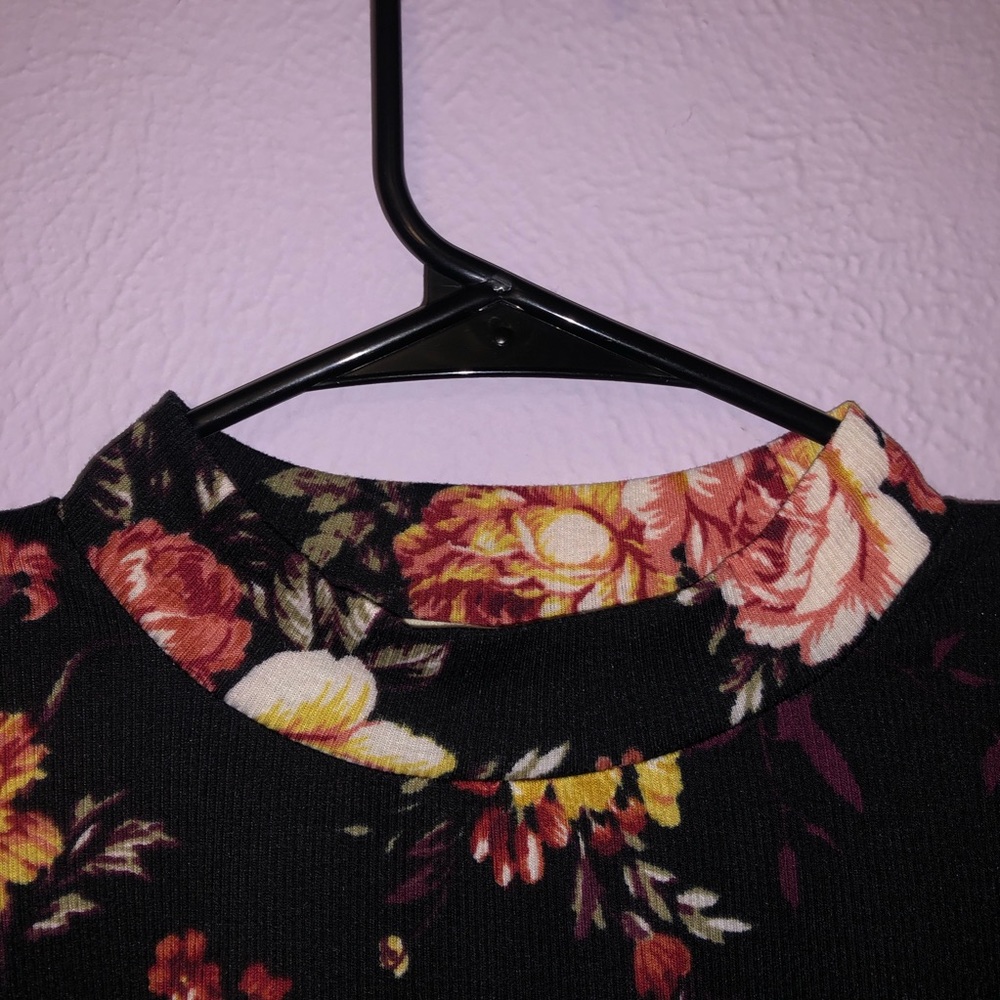 Mock-Neck Ribbed Top M - Picture 4 of 6